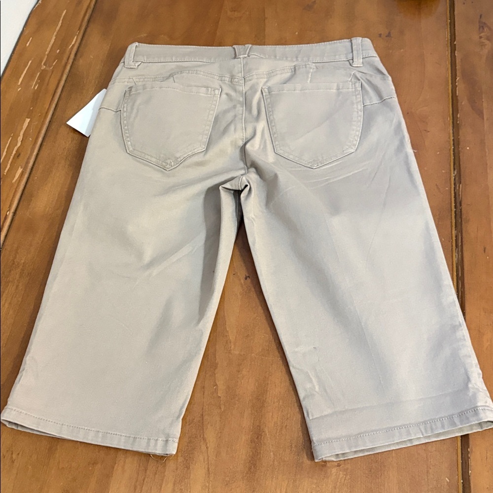 Democracy NWT AbSolution Beige Bermuda Shorts Size 6 - Picture 9 of 11
